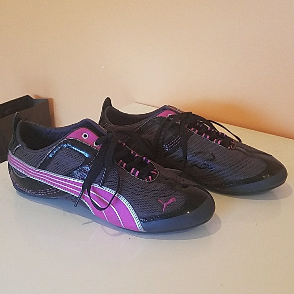 Puma black & fuchsia athletic shoes